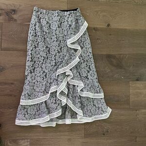 X by NBD Women’s Gray Floral Lace Ruffled A-Line Skirt Size Small